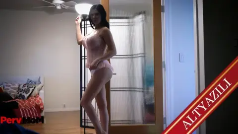 Müptezel Baba Üvey Kızıyla Lezbiyen Kankasının Irzına Geçti