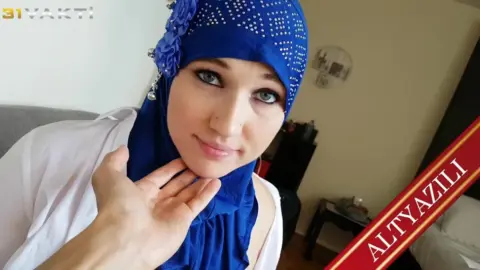 Doyuramadığı Karısını Otele Götürüp Ücret Karşılığı Genç Erkeğe Siktirirken Mastürbasyon Yaptı