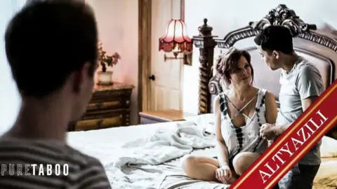 Yaz Sıcağında Çirkin Orospuyu Havuzda Serinletiyor